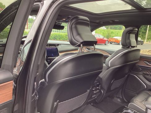 Used 2021 Jeep Grand Cherokee L Summit w/ Luxury Tech Group V image 14