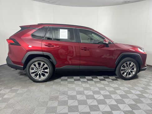 Used 2021 Toyota RAV4 XLE Premium image 2