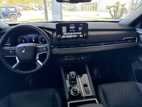 Used 2024 Mitsubishi Outlander SEL Black Edition image 28