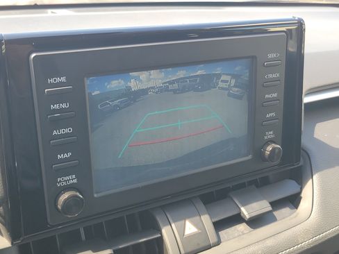 Used 2019 Toyota RAV4 LE FWD image 10