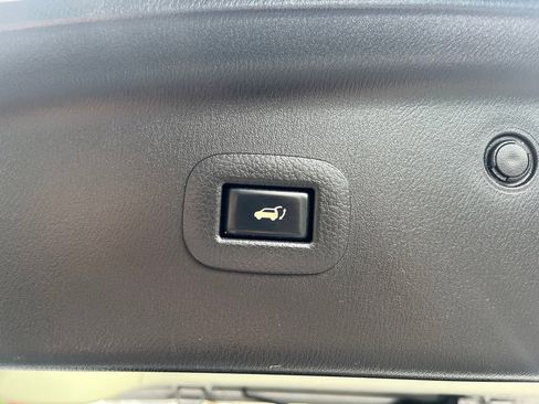 Used 2019 Nissan Armada SL w/ Premium Package image 12