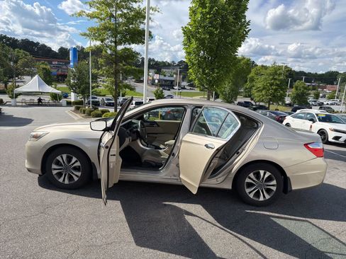 Used 2014 Honda Accord LX image 19