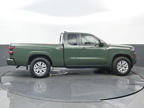 Used 2024 Nissan Frontier SV w/ SV Convenience Package RWD image 2
