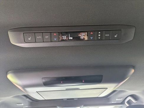 Used 2025 Toyota Sienna Platinum image 22
