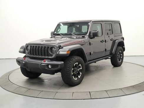 Used 2025 Jeep Wrangler Unlimited Rubicon AWD/4WD image 4