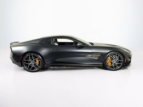 Used 2025 Aston Martin Vanquish RWD image 6