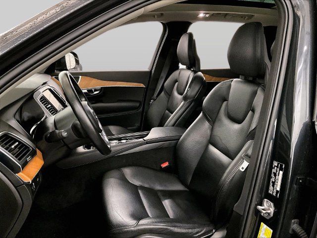 Used 2022 Volvo XC90 T6 Momentum w/ Climate Package AWD/4WD image 24