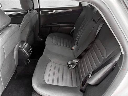 Used 2020 Ford Fusion SE FWD image 18