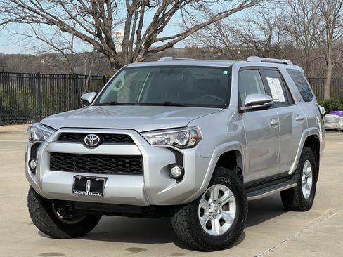 Used 2016 Toyota 4Runner SR5 Premium image 2