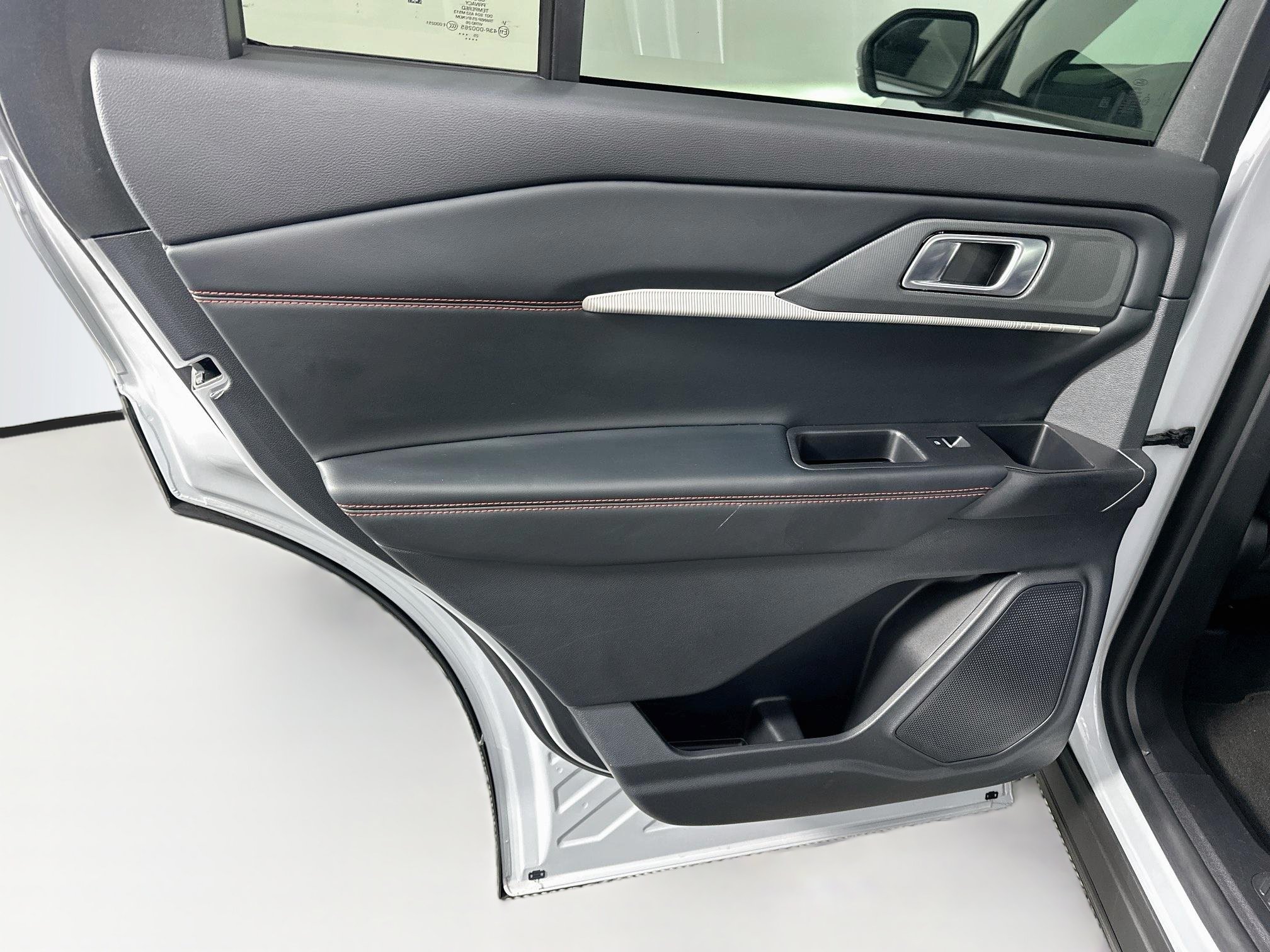 Used 2026 Ford Explorer ST-Line w/ ST-Line Street Pack RWD image 27