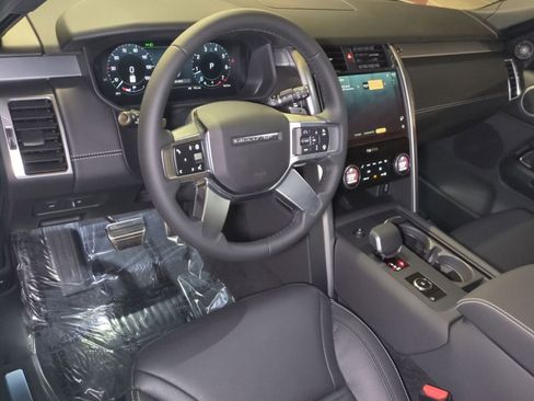 New 2026 Land Rover Discovery Limited Edition image 16