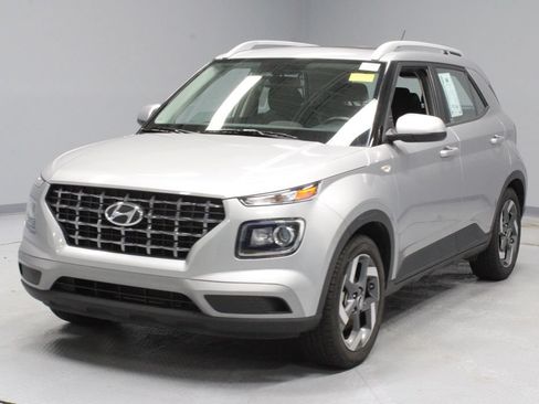 Used 2023 Hyundai Venue SEL FWD image 6