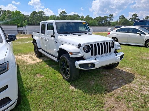 Used 2023 Jeep Gladiator Overland AWD/4WD image 3