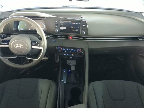 Used 2025 Hyundai Elantra Sport image 14