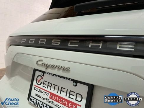 Used 2022 Porsche Cayenne w/ Premium Package image 93
