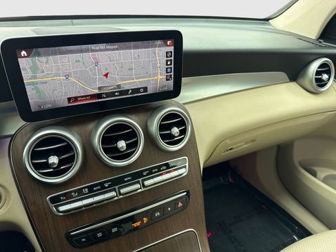 Used 2020 Mercedes-Benz GLC 300 4MATIC w/ Multimedia Package image 24