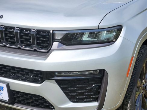 New 2026 Jeep Grand Cherokee L Limited AWD/4WD image 5