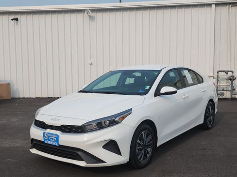 Used 2024 Kia Forte LXS w/ LXS Technology Package FWD image 1