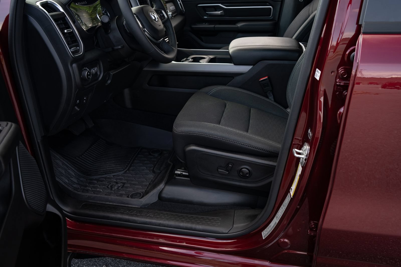 Used 2025 RAM 1500 Big Horn AWD/4WD image 17