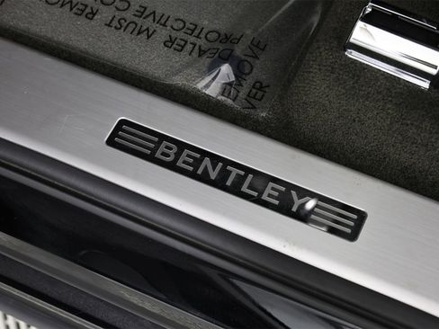 Used 2022 Bentley Bentayga image 23
