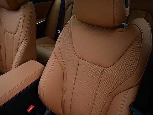 Used 2025 BMW 330i Sedan w/ Premium Package image 7