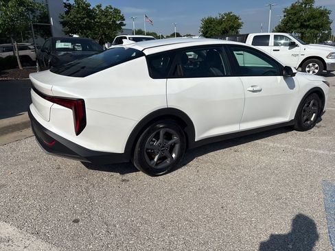 Used 2025 Kia K4 FWD image 27