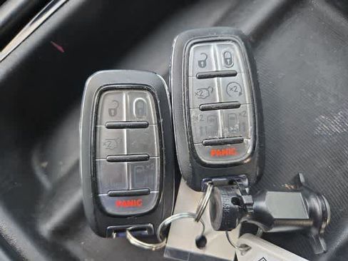 Used 2021 Chrysler Pacifica Touring w/ S Appearance Package FWD image 31