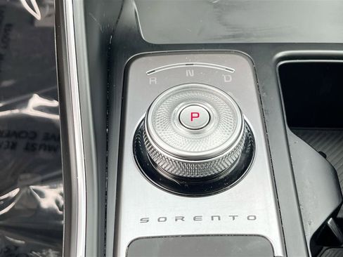 Certified 2025 Kia Sorento EX image 16