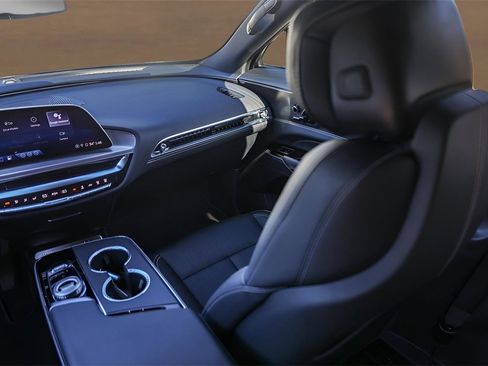 Certified 2025 Cadillac Lyriq Sport image 19