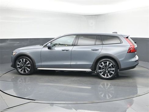 Used 2024 Volvo V60 B5 Cross Country Ultimate image 5