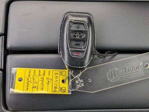 Used 2024 Toyota GR86 Premium image 30