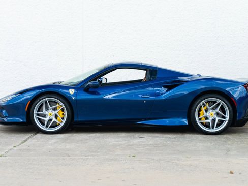 Used 2022 Ferrari F8 Tributo RWD image 9