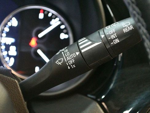 Used 2019 Buick Envision Premium w/ Driver Confidence Package image 57