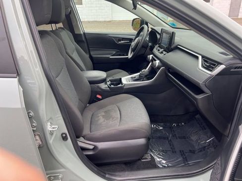 Used 2021 Toyota RAV4 XLE w/ Convenience Package image 14