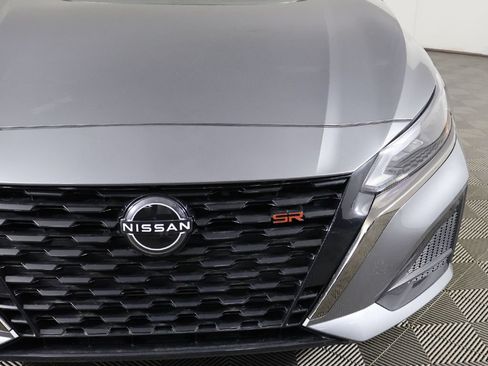Used 2023 Nissan Altima 2.0 SR FWD image 15