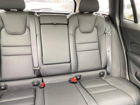 Used 2025 Volvo V60 B5 Cross Country Plus image 37