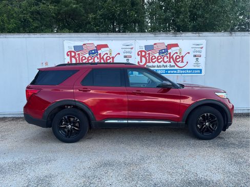 Used 2023 Ford Explorer XLT AWD/4WD image 2