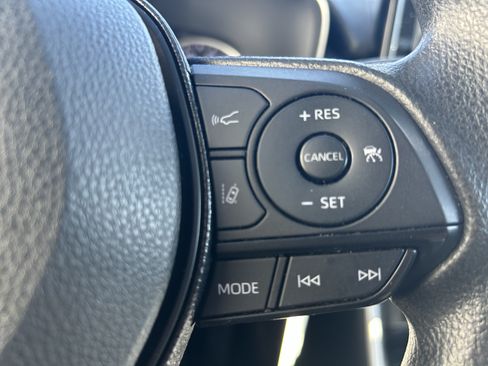 Certified 2021 Toyota RAV4 LE AWD/4WD image 23