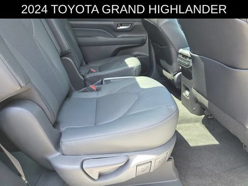 Used 2024 Toyota Grand Highlander AWD image 13