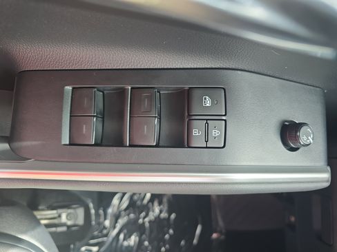 Used 2020 Toyota Highlander XLE AWD/4WD image 29