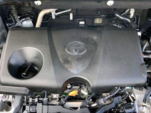 Used 2024 Toyota RAV4 XLE FWD image 32