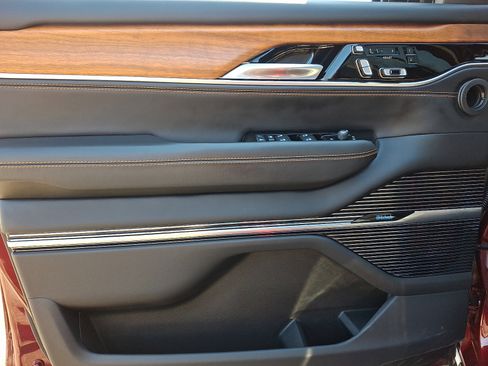 Certified 2022 Jeep Grand Wagoneer Series III image 15