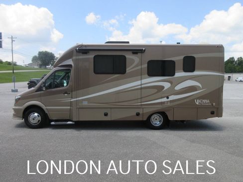 Used 2017 Mercedes-Benz Sprinter 3500 image 3