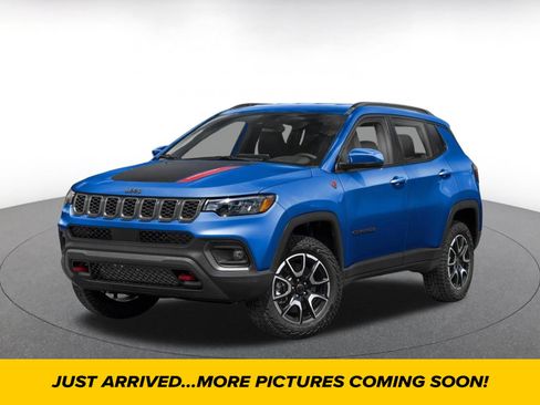 Used 2025 Jeep Compass Trailhawk AWD/4WD image 1
