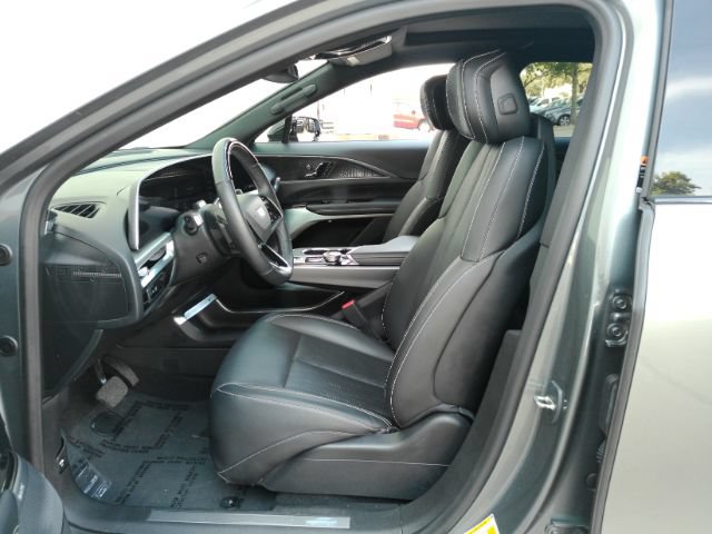 Used 2023 Cadillac Lyriq AWD image 6