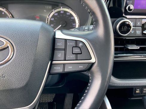 Used 2023 Toyota Highlander LE image 24