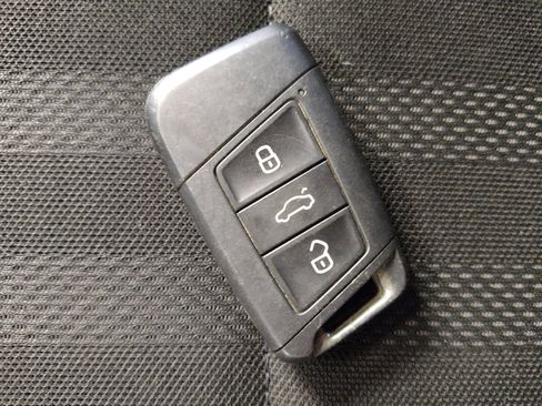 Used 2019 Volkswagen Jetta GLI FWD image 32