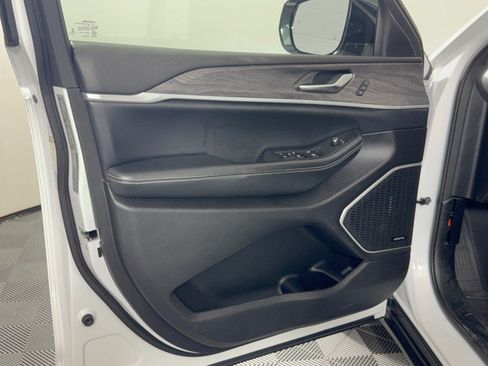 Used 2022 Jeep Grand Cherokee Limited RWD image 14