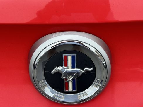 Used 2010 Ford Mustang Premium RWD image 25