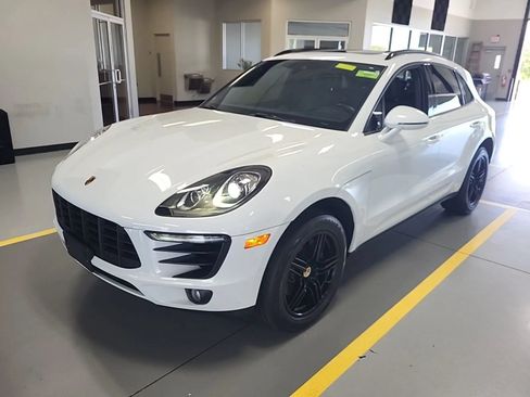 Used 2018 Porsche Macan Sport Edition AWD/4WD image 2